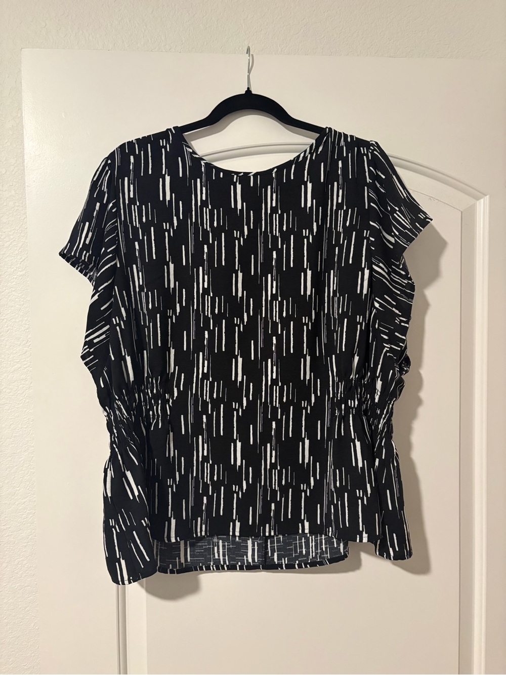 Nine West Black and White Short-Sleeve Patterned Blouse